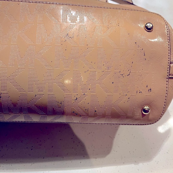Michael Kors, beige patent leather monogram tote - Picture 4 of 4